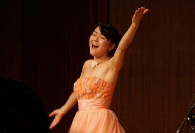 hatsuesan_suntory_hall%20-%20%E3%82%B3%E3%83%94%E3%83%BC.jpg